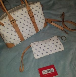 Medium Dooney and Bourke